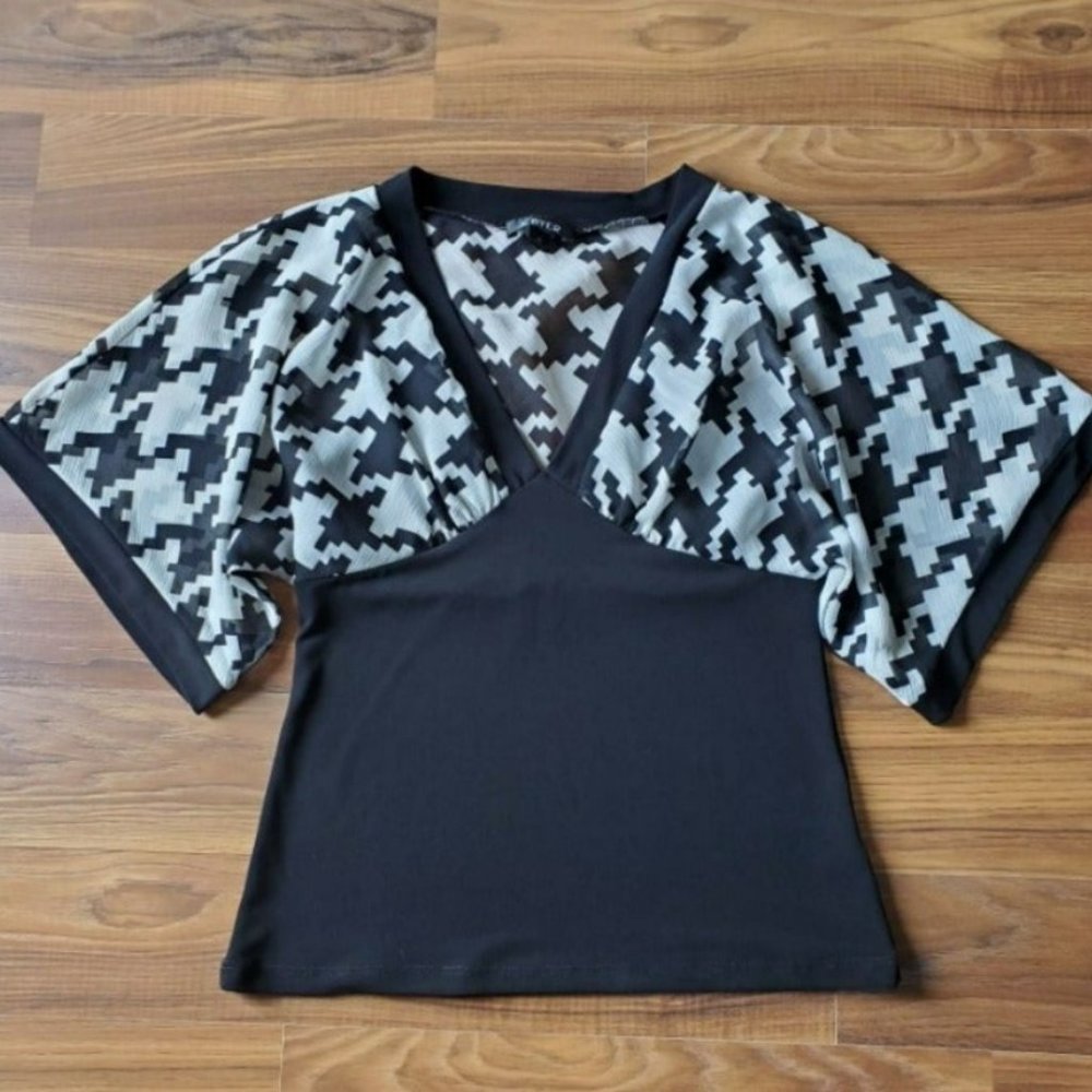 A Byer Black & White Houndstooth Top Shirt Juniors Women's Medium M Sheer Blouse